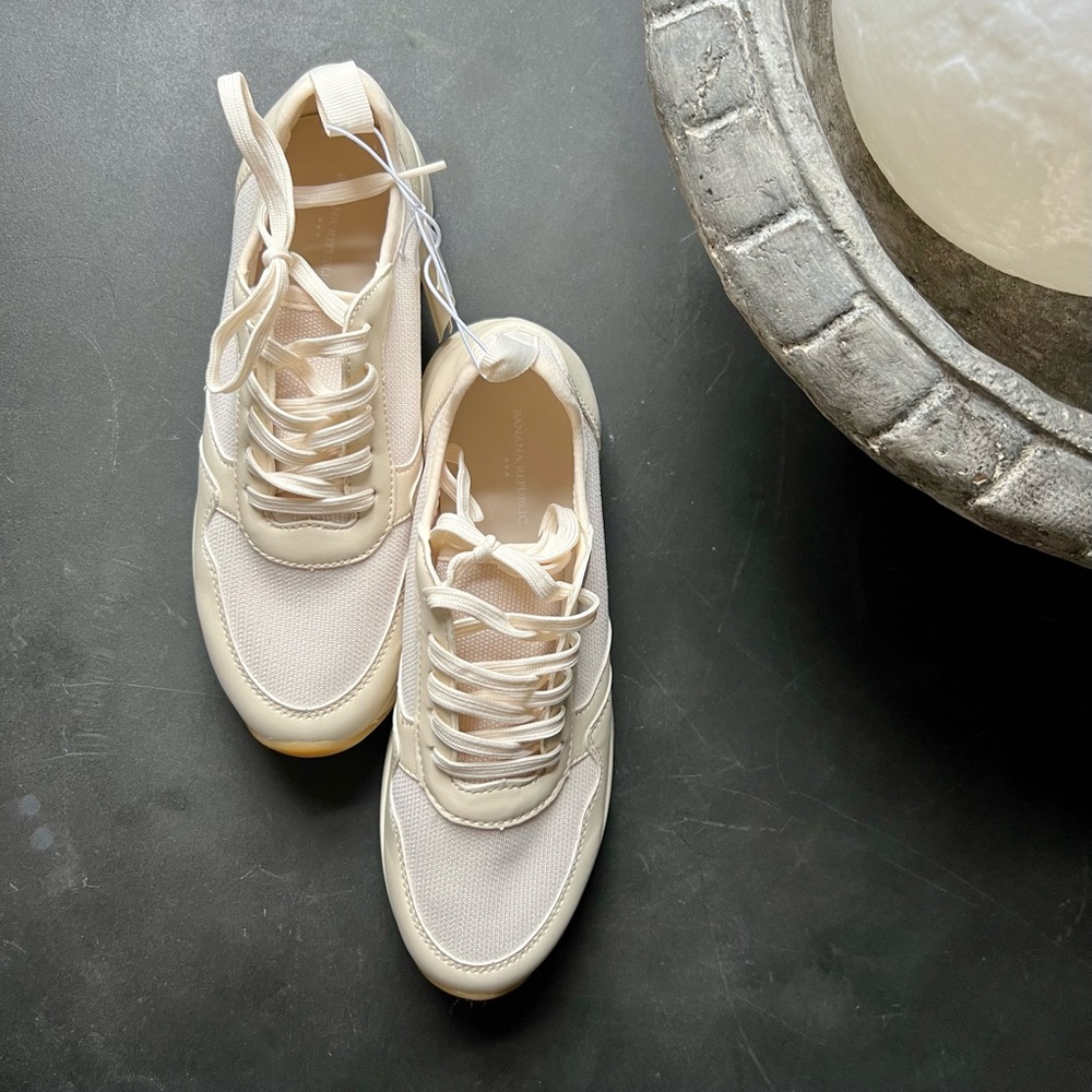 Banana Republic sneakers, Women Brand New with Tag, size 7,5 Cream